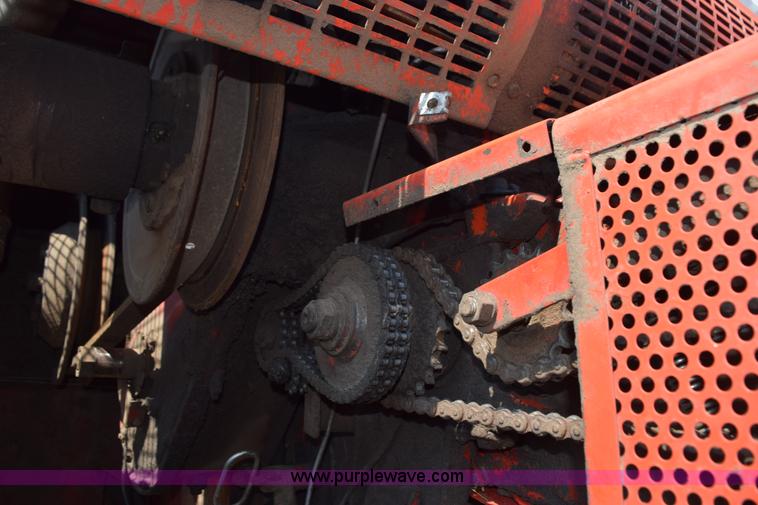 image for item L5817 1981 Massey-Ferguson 860 combine