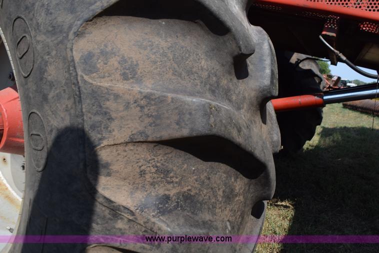 image for item L5817 1981 Massey-Ferguson 860 combine