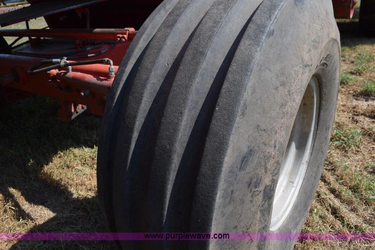 image for item L5817 1981 Massey-Ferguson 860 combine