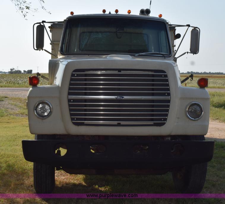 image for item L5818 1973 Ford 850 grain truck