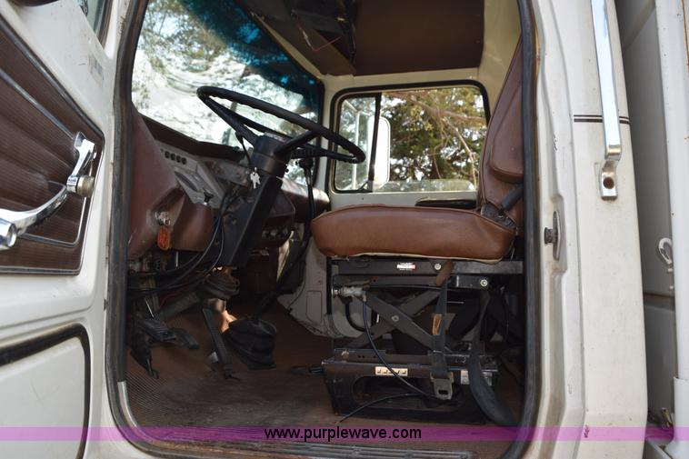 image for item L5818 1973 Ford 850 grain truck