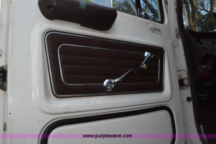 image for item L5818 1973 Ford 850 grain truck