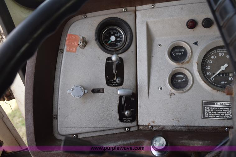 image for item L5818 1973 Ford 850 grain truck