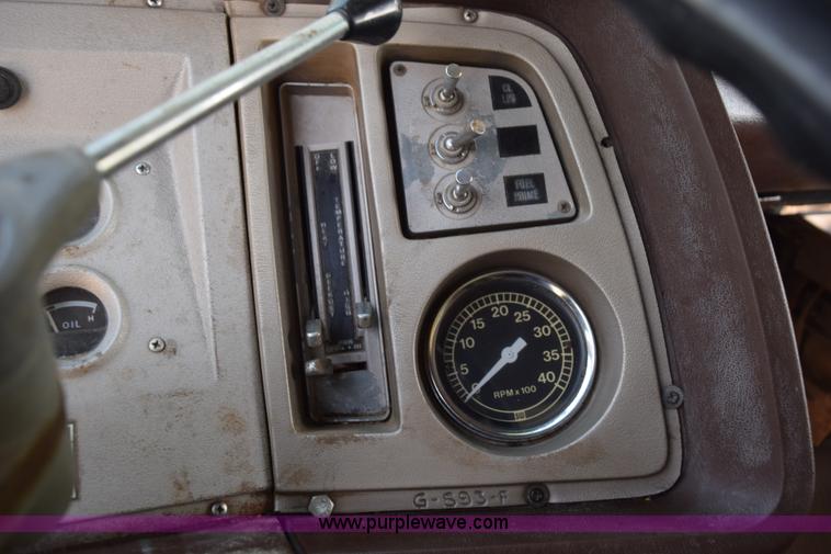 image for item L5818 1973 Ford 850 grain truck