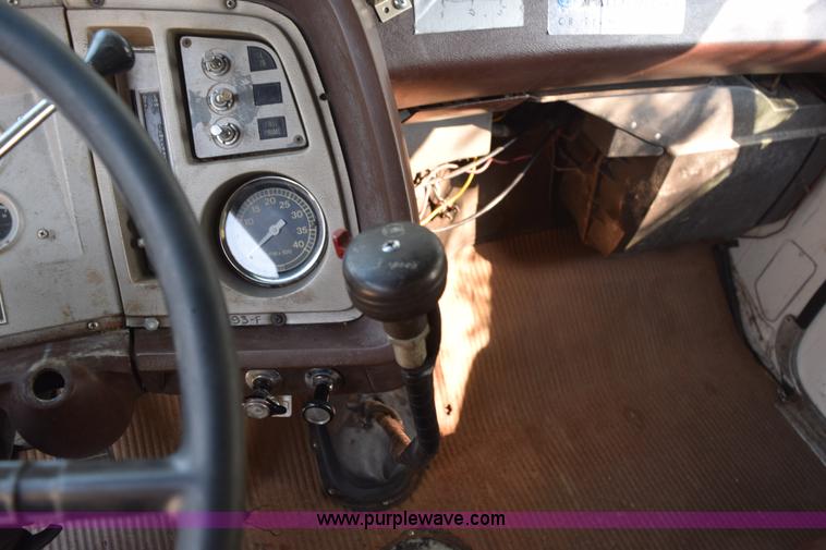 image for item L5818 1973 Ford 850 grain truck