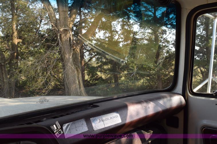 image for item L5818 1973 Ford 850 grain truck