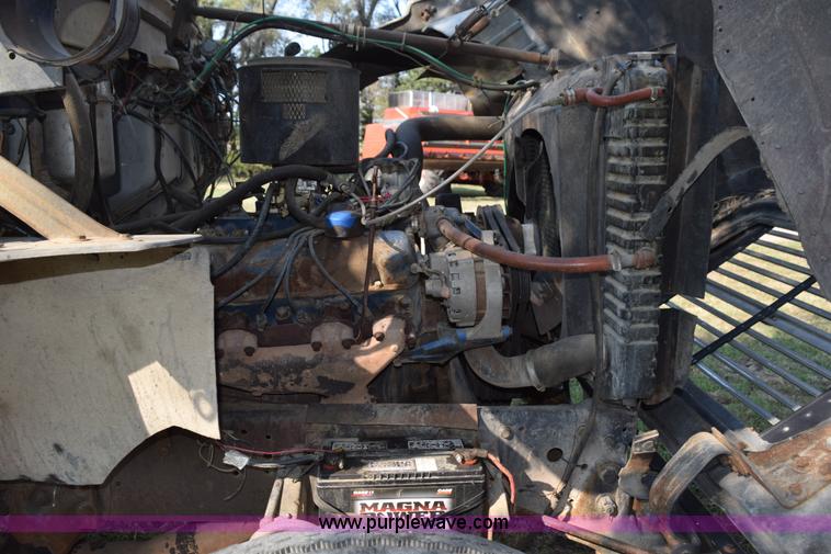 image for item L5818 1973 Ford 850 grain truck