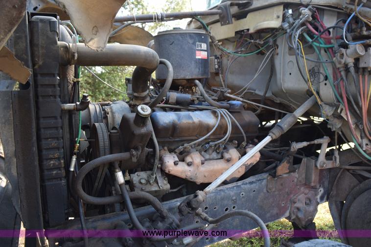 image for item L5818 1973 Ford 850 grain truck