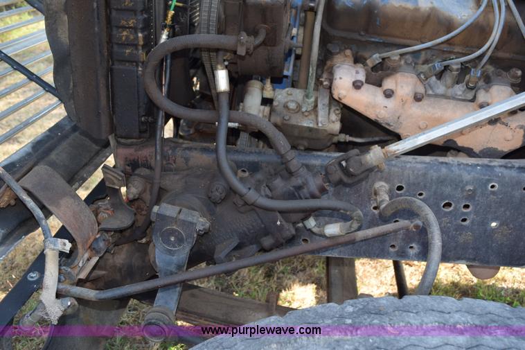 image for item L5818 1973 Ford 850 grain truck