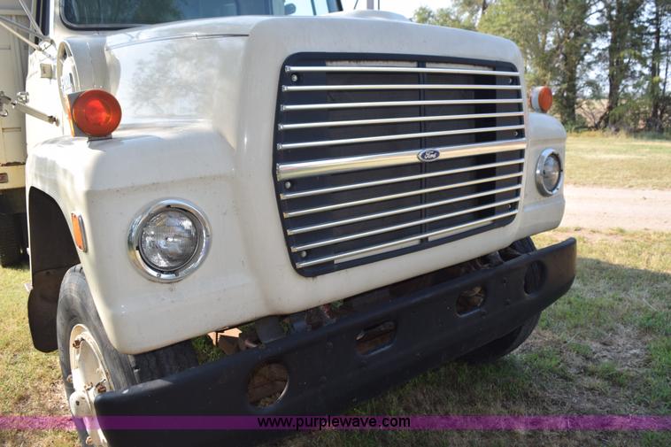 image for item L5818 1973 Ford 850 grain truck