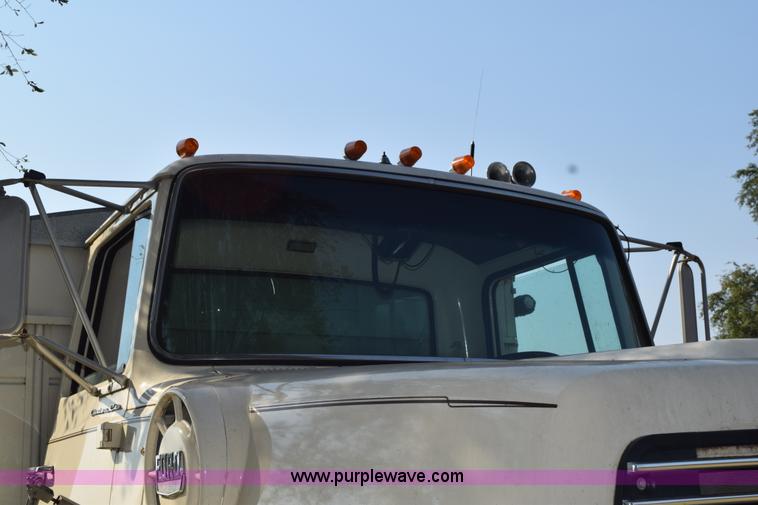 image for item L5818 1973 Ford 850 grain truck