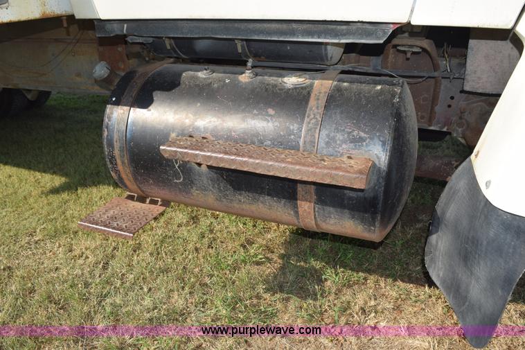 image for item L5818 1973 Ford 850 grain truck