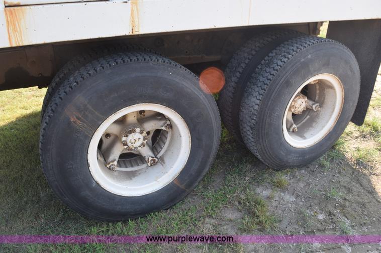 image for item L5818 1973 Ford 850 grain truck