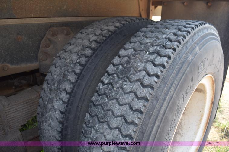 image for item L5818 1973 Ford 850 grain truck