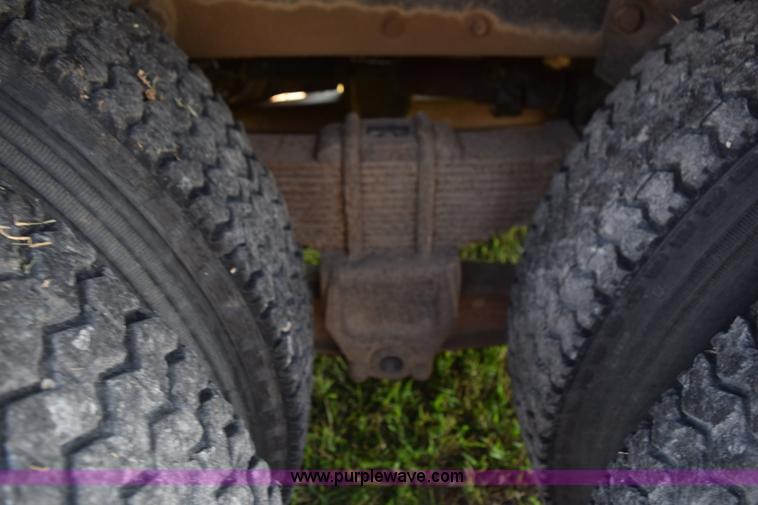 image for item L5818 1973 Ford 850 grain truck