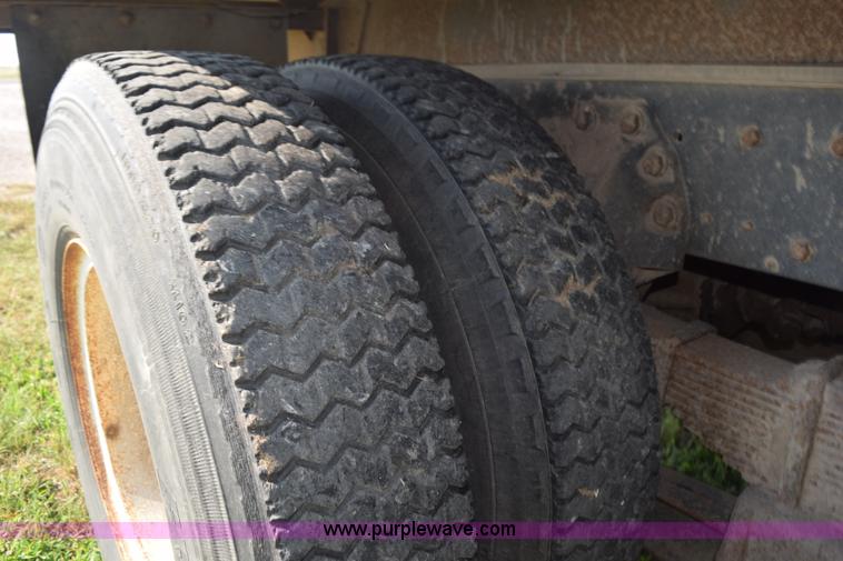 image for item L5818 1973 Ford 850 grain truck