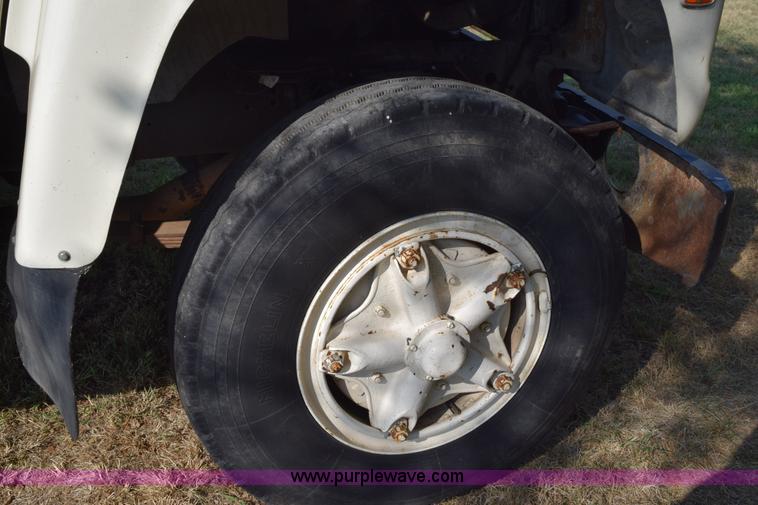 image for item L5818 1973 Ford 850 grain truck