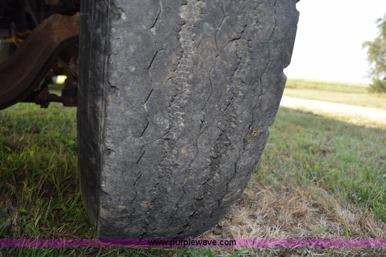 image for item L5818 1973 Ford 850 grain truck