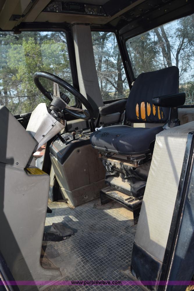 image for item L5819 1983 Case IH 2394 tractor