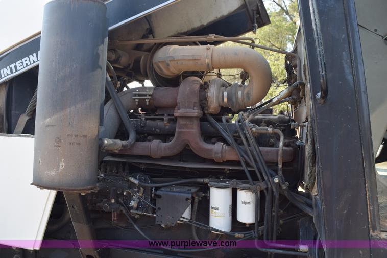 image for item L5819 1983 Case IH 2394 tractor