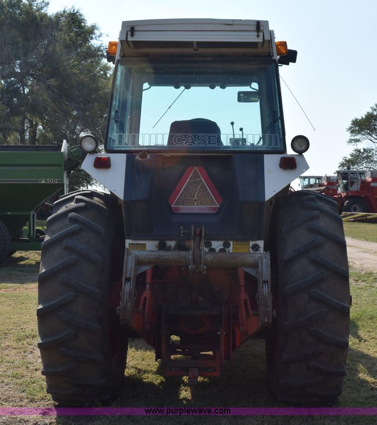 image for item L5820 1981 Case 2090 tractor