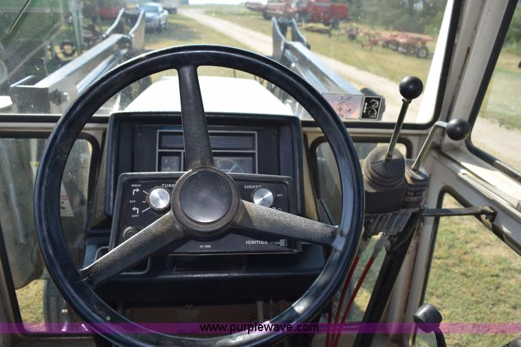 image for item L5820 1981 Case 2090 tractor