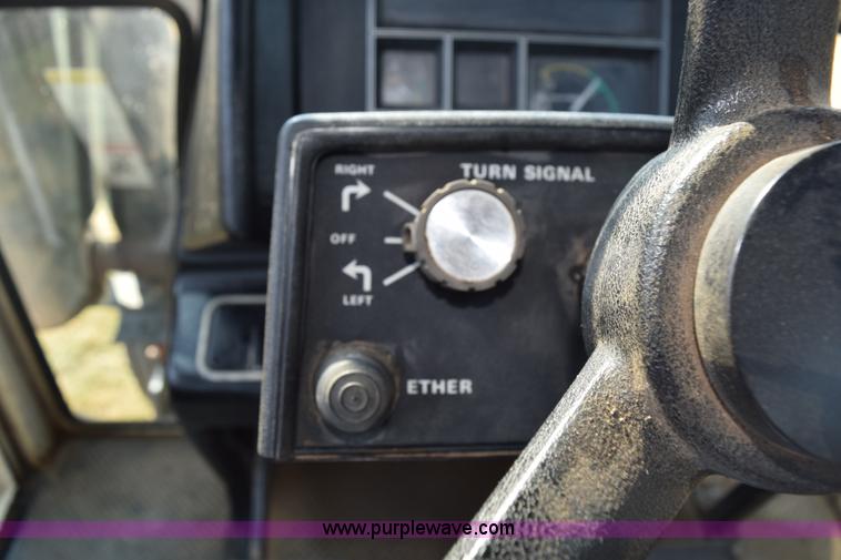 image for item L5820 1981 Case 2090 tractor