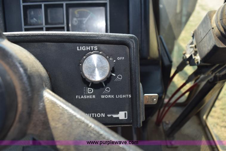 image for item L5820 1981 Case 2090 tractor