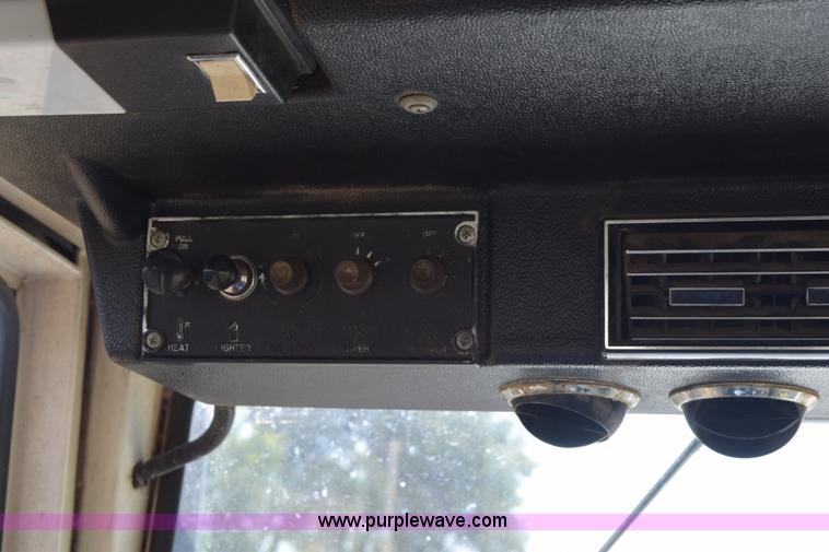 image for item L5820 1981 Case 2090 tractor