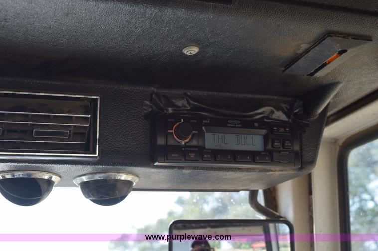 image for item L5820 1981 Case 2090 tractor