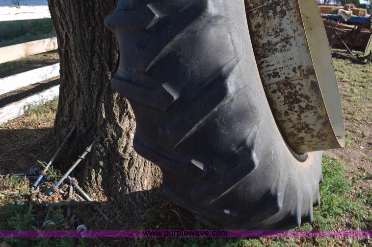 image for item L5820 1981 Case 2090 tractor