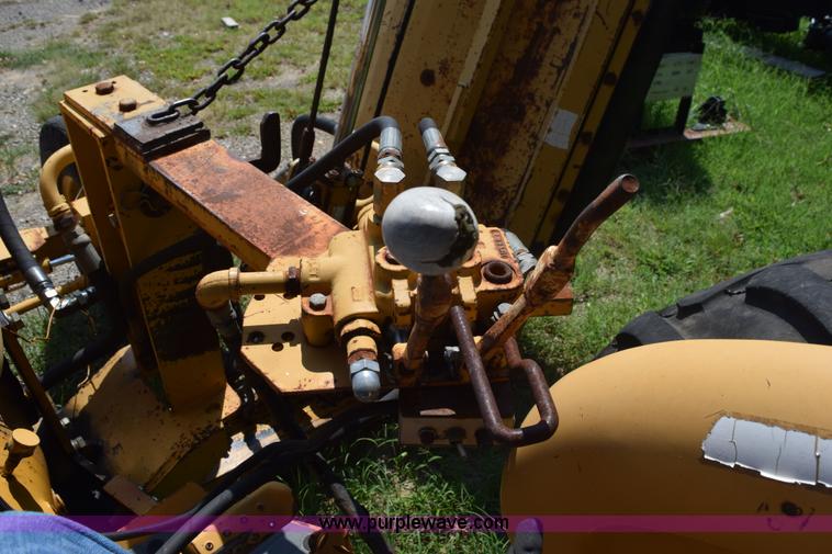 image for item L5849 1994 Ford 260C tractor