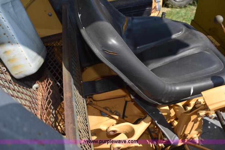 image for item L5849 1994 Ford 260C tractor