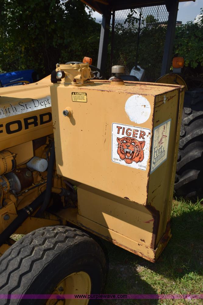 image for item L5849 1994 Ford 260C tractor