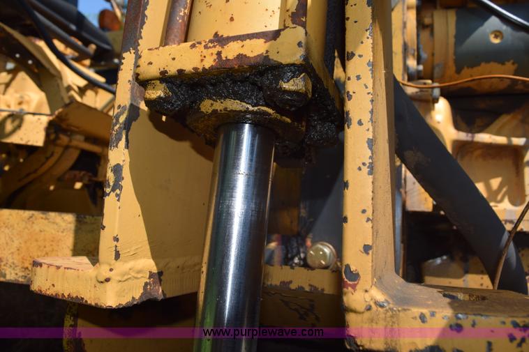 image for item L5849 1994 Ford 260C tractor