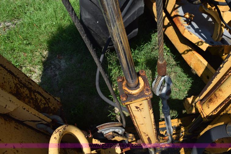 image for item L5849 1994 Ford 260C tractor