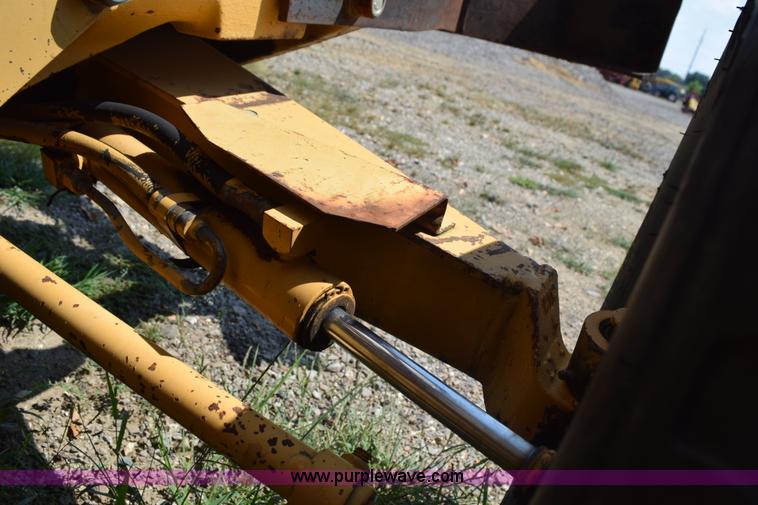 image for item L5849 1994 Ford 260C tractor