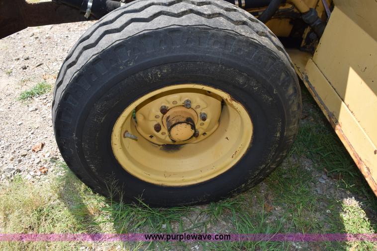 image for item L5849 1994 Ford 260C tractor