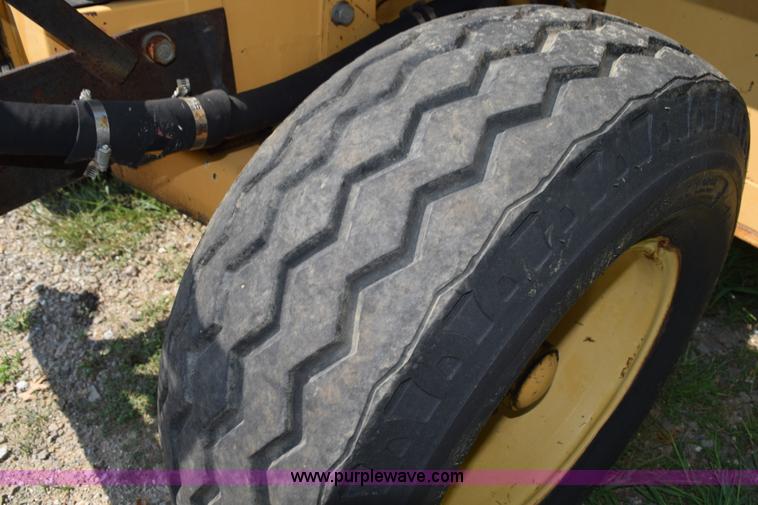 image for item L5849 1994 Ford 260C tractor