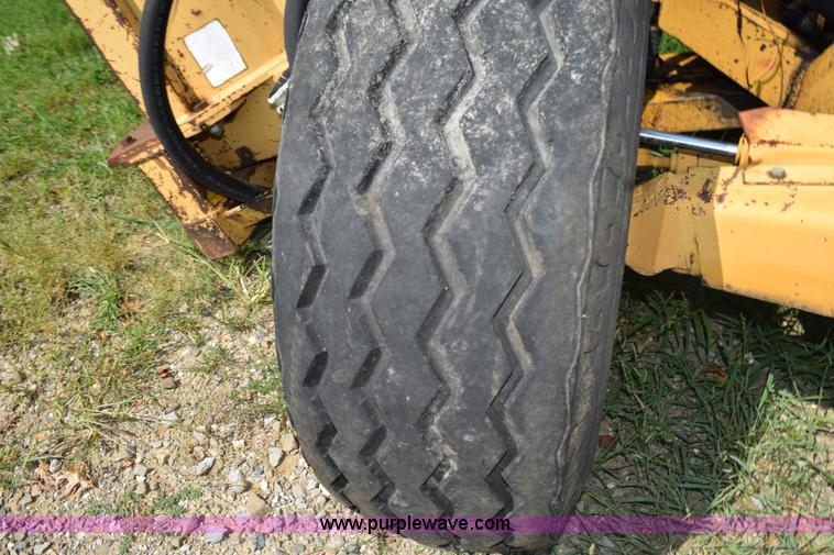 image for item L5849 1994 Ford 260C tractor