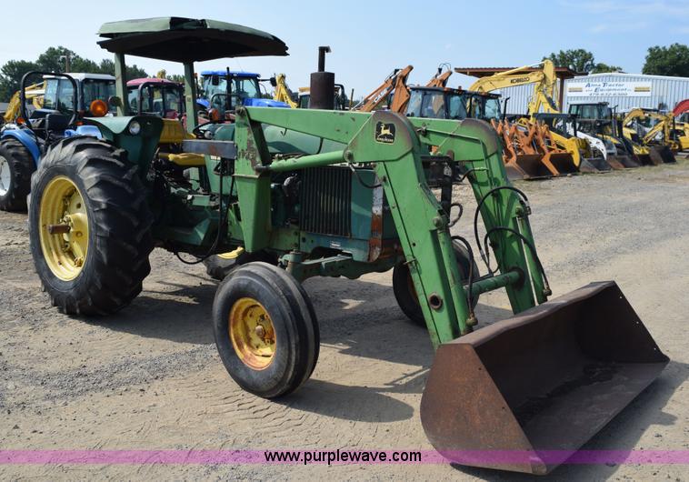 image for item L5850 1982 John Deere 2640 tractor