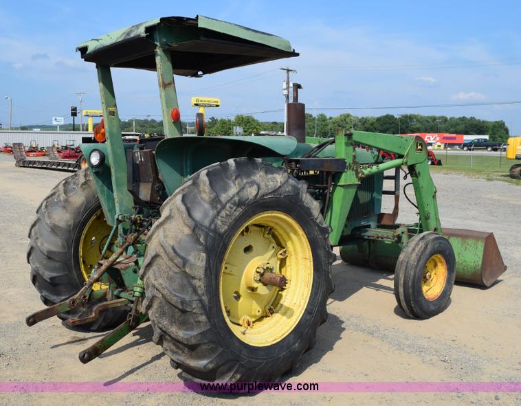 image for item L5850 1982 John Deere 2640 tractor