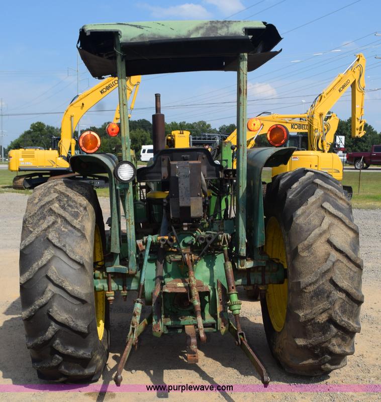 image for item L5850 1982 John Deere 2640 tractor