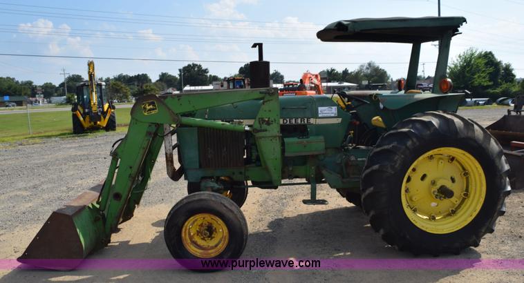image for item L5850 1982 John Deere 2640 tractor