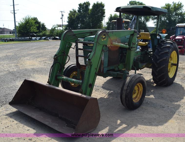 image for item L5850 1982 John Deere 2640 tractor