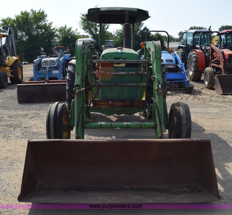 image for item L5850 1982 John Deere 2640 tractor