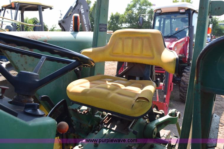image for item L5850 1982 John Deere 2640 tractor
