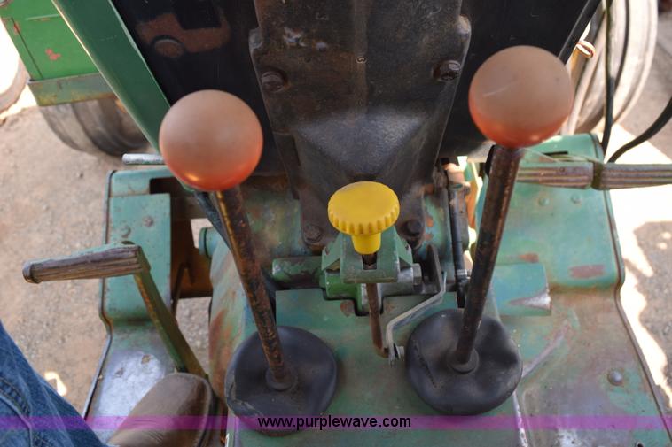 image for item L5850 1982 John Deere 2640 tractor