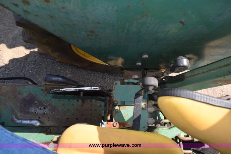 image for item L5850 1982 John Deere 2640 tractor