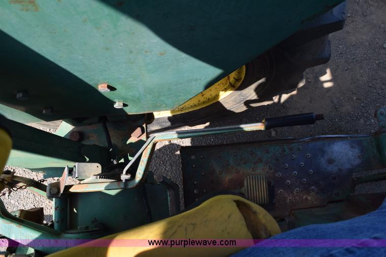 image for item L5850 1982 John Deere 2640 tractor